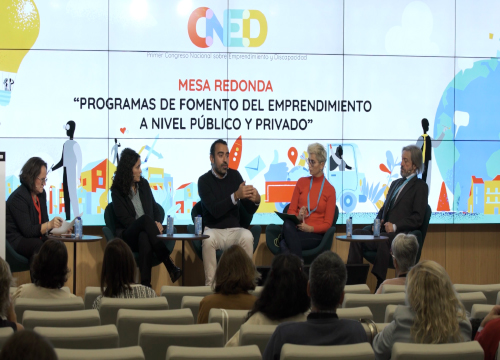 Ponentes hablando en el I Congreso Emprendimiento y discapacidad en Madrid