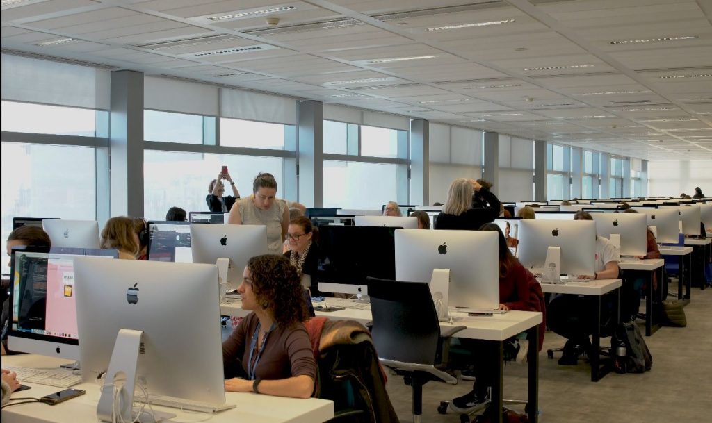 imagen de sala con ordenadores del Campus42, Fundación Telefónica