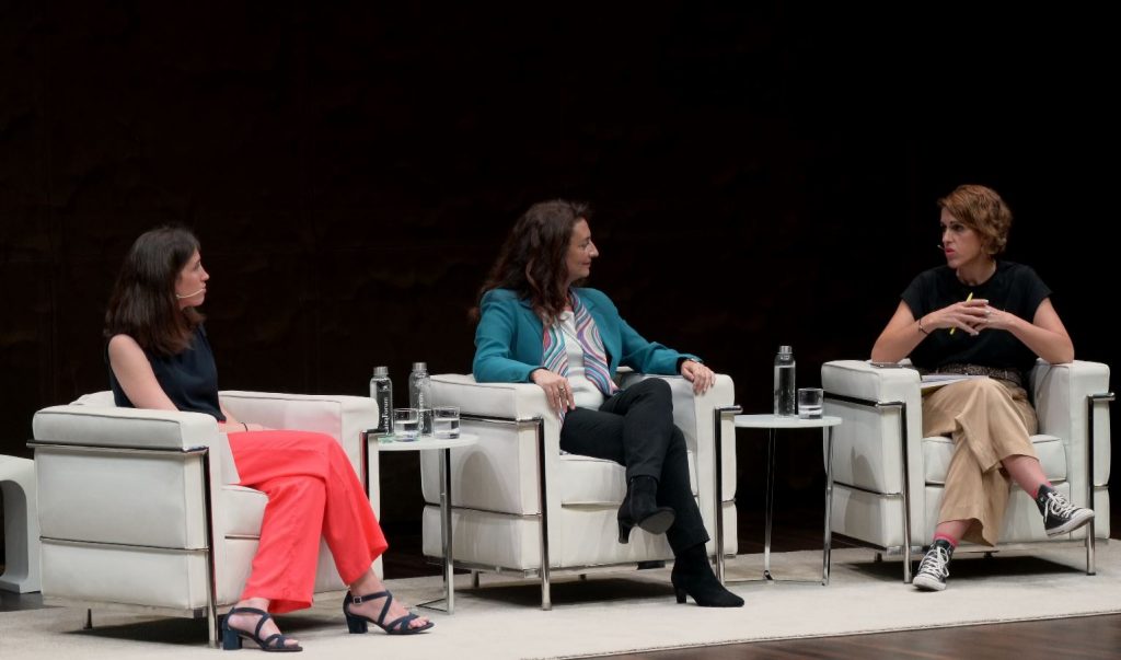 Laura Baena y Laura Marcos-Rojas en la ponencia en Madrid, CaixaForum