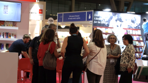 El papel sigue liderando el sector editorial, pese al auge digital