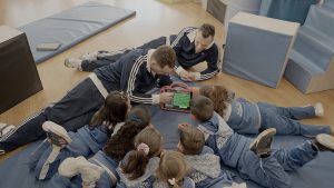 alumnos del colegio Sta. María de Orcasitas, Madrid, con expertos finlandeses sobre educación en historia y patrimonio