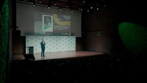Francisco Villar, doctor en Psicología UAB, en su ponencia en el Emotour 2025, Madrid