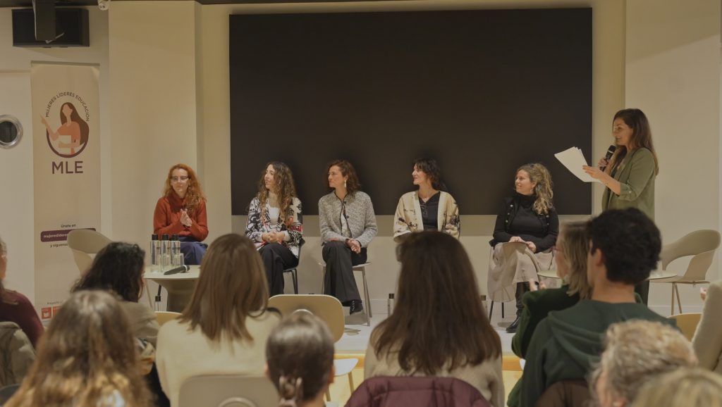 Mujeres Líderes en Educación