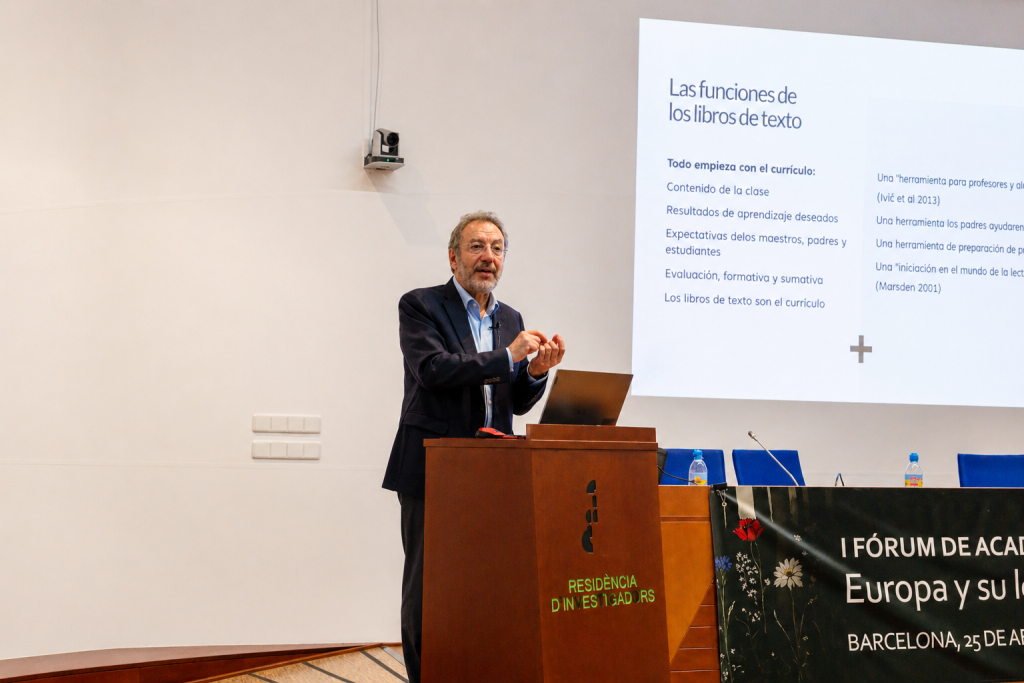 Nuno Crato en su ponencia en el Fórum organizado por Fundació Episteme en Barcelona sobre Europa y su legado.