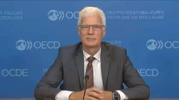 Andrea Schlicher en la rueda de prensa global de la OCDE de presentación del Informe PISA 2025